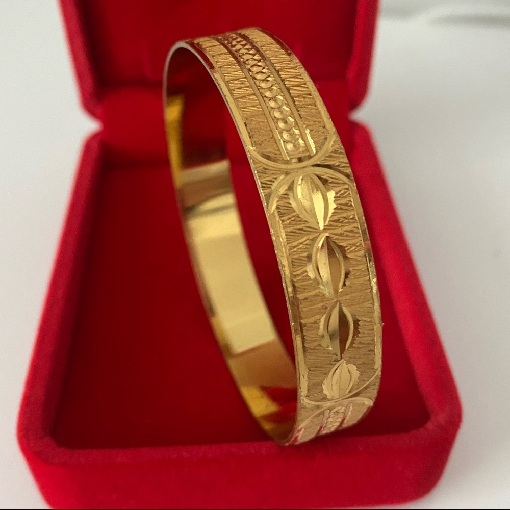 14k yellow gold plated Bangle Bracelet XS/ Small
